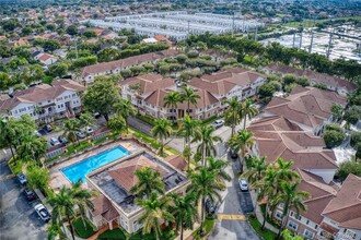 8906 W Flagler St, Unit 212 in Miami, FL - Building Photo - Building Photo