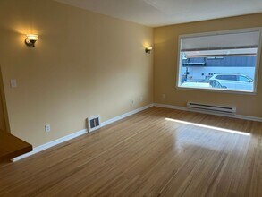 7735 15th Ave NW, Unit 7735 in Seattle, WA - Building Photo - Building Photo