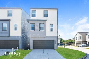 18404 Idyllic Aly in Shenandoah, TX - Building Photo