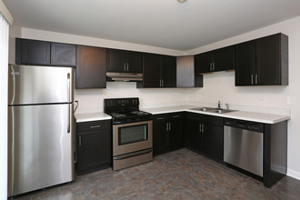 Surrey Place Apartments in Westmont, IL - Building Photo - Interior Photo