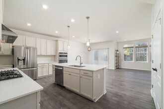 22521 Woodbridge Ln in Novi, MI - Building Photo - Building Photo