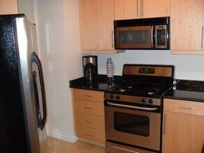 270 E Flamingo Rd in Las Vegas, NV - Foto de edificio - Building Photo