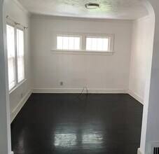 8100 Garfield Blvd in Garfield Heights, OH - Building Photo - Building Photo