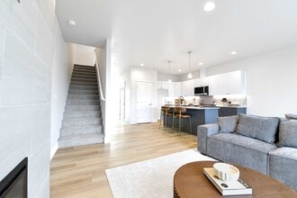 925 N Elm Ave in Pasco, WA - Building Photo - Building Photo