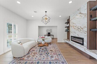 322 N Wilcrest Dr in Houston, TX - Building Photo - Building Photo