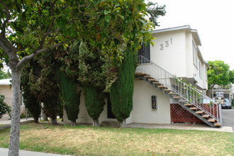 331 W Windsor Rd in Glendale, CA - Building Photo - Building Photo