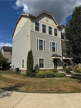 416 Fairmont Dr, Unit 6305 in Warrendale, PA - Building Photo - Building Photo