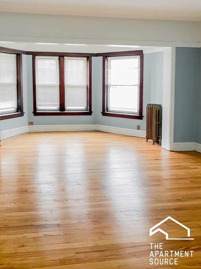 3817 N Lawndale Ave, Unit 2E in Chicago, IL - Building Photo - Building Photo