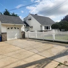 30 Montgomery Ave in Oceanside, NY - Building Photo - Building Photo