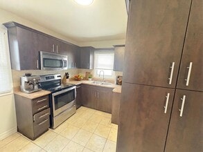 66 Grenadier Dr in Hamilton, ON - Building Photo - Building Photo