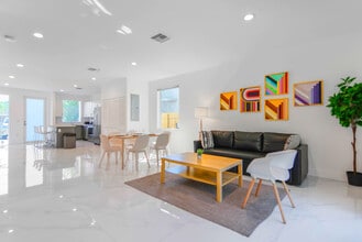 1175 NW 26th St in Miami, FL - Foto de edificio - Building Photo