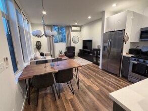 5455 25th Ave SW, Unit C in Seattle, WA - Building Photo - Building Photo