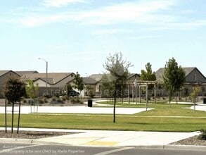 1333 W Butterfield Ln in Hanford, CA - Building Photo - Building Photo