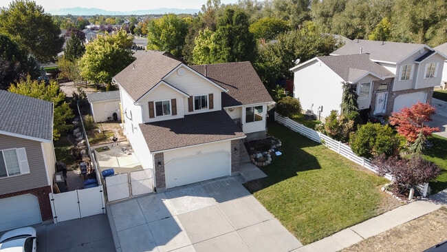 property at 1487 N Quincy Ave