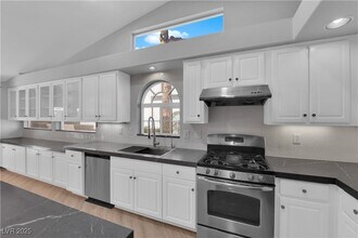 5029 Tranquil Stream Ct in Las Vegas, NV - Building Photo - Building Photo