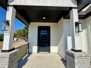 162 Meadow View Blvd in Del Valle, TX - Foto de edificio - Building Photo