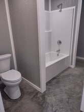 546 J Strange Ave in Loogootee, IN - Foto de edificio - Building Photo