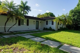 14941 SW 87th Ave in Palmetto Bay, FL - Building Photo - Building Photo