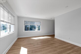 71 Haven Ave-Unit -Upper in Port Washington, NY - Building Photo - Building Photo