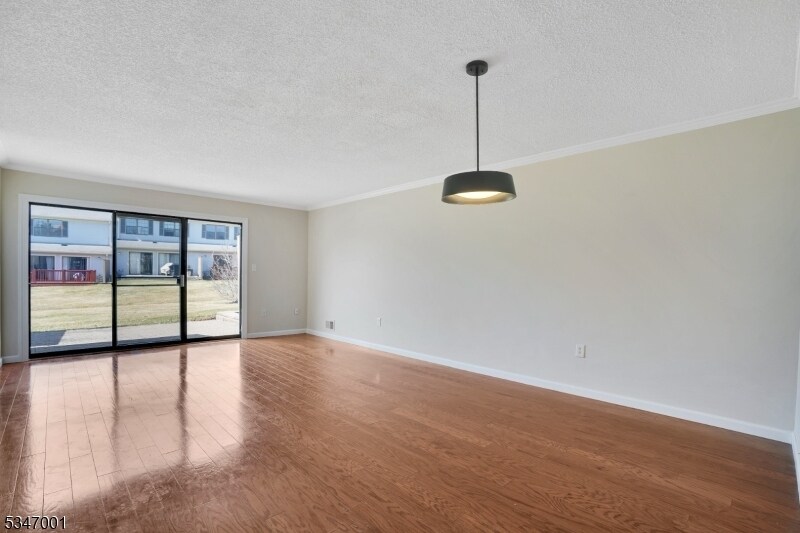 336 English Pl in Bernards, NJ - Building Photo
