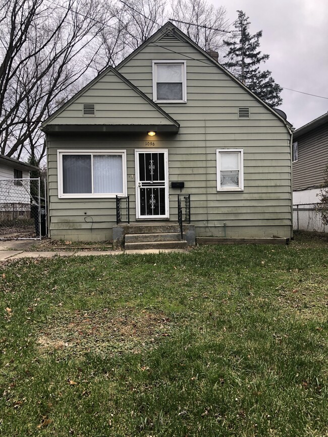 property at 1096 Silvercrest Ave