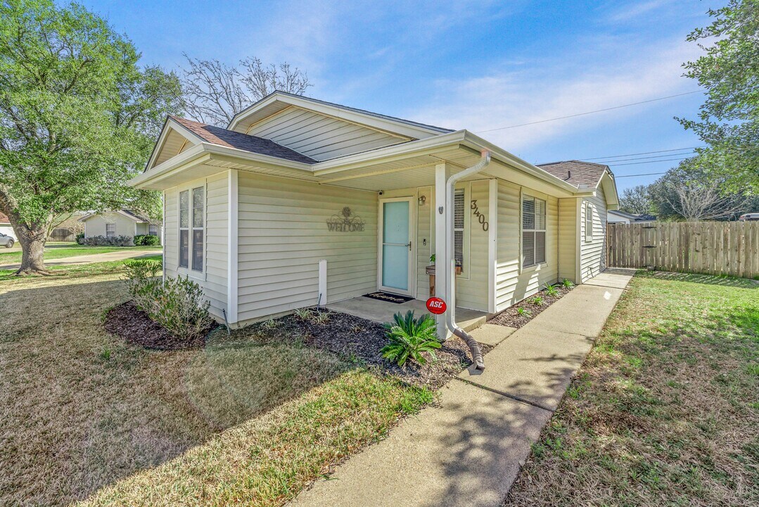 3400 Timberline Ct in Bryan, TX - Building Photo