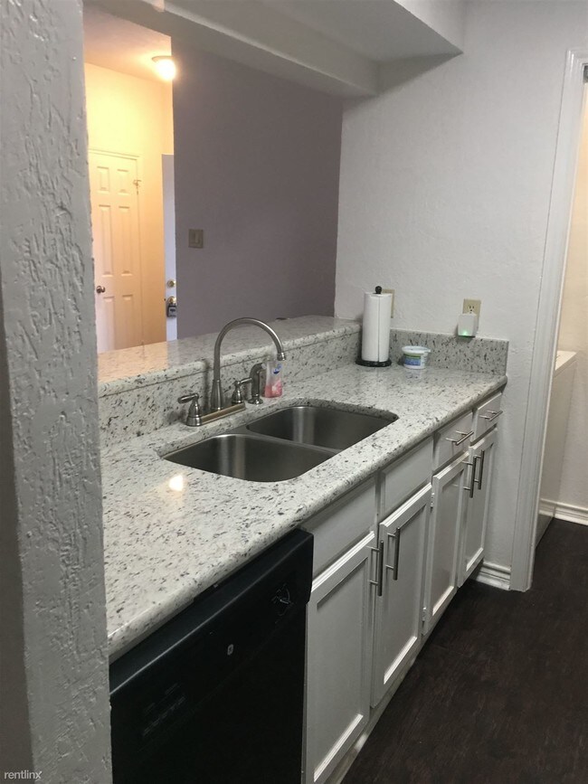 6760 Eastridge Dr in Dallas, TX - Building Photo - Building Photo