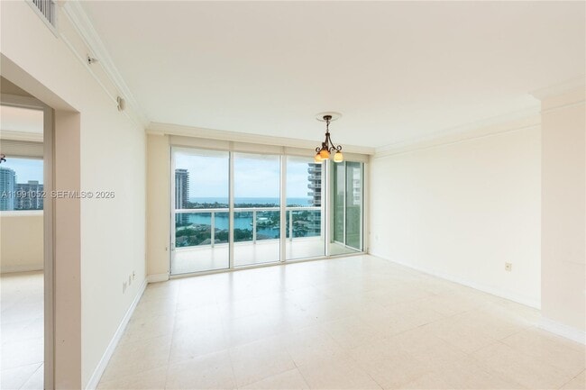19400 Turnberry Way in Aventura, FL - Foto de edificio - Building Photo