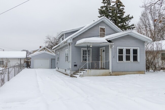 2319 Hecker Ave in Rockford, IL - Building Photo - Building Photo
