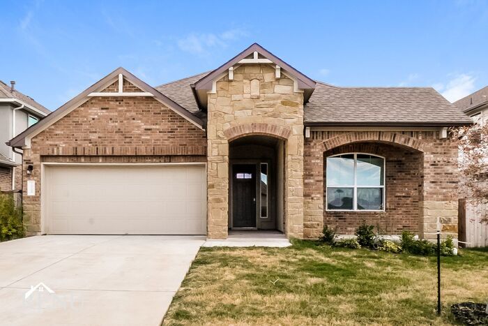 13709 Mcarthur Dr in Manor, TX - Foto de edificio
