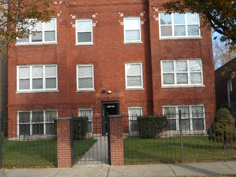 4618 W Jackson Blvd in Chicago, IL - Foto de edificio