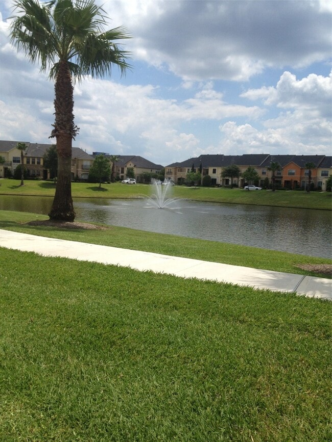 2038 Palm Forest Ln in Houston, TX - Building Photo - Building Photo