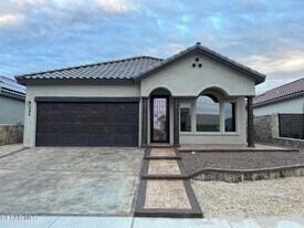 546 Oilfield Dr in El Paso, TX - Building Photo