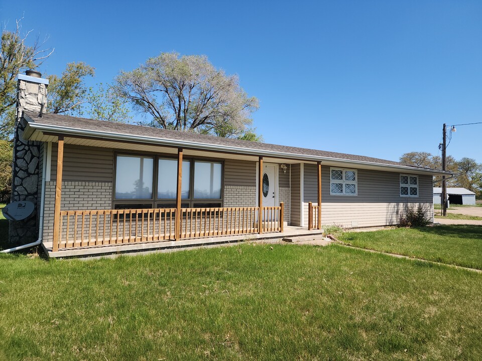 54360 24th Rd in Shelton, NE - Building Photo