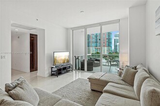 50 South Pointe Dr, Unit 805 in Miami Beach, FL - Building Photo - Building Photo