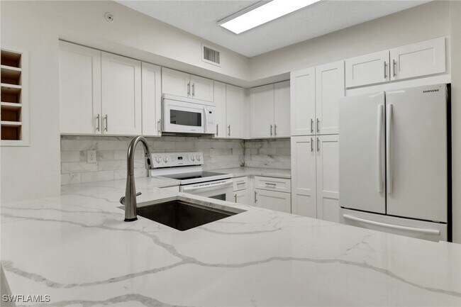 property at 1220 Wildwood Lakes Blvd