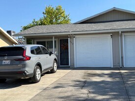 5310 Wallaby Way in North Highlands, CA - Building Photo