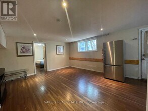 176 Fennell Ave E in Hamilton, ON - Building Photo - Building Photo