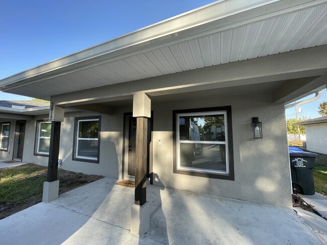2815 Jackson St, Unit 2817 Jackson St in Ft. Myers, FL - Building Photo - Building Photo