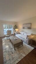 10 Leland Ln in Southampton, NY - Building Photo - Building Photo