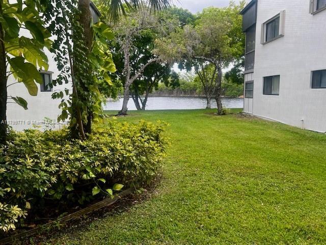 9920 NW 68th Pl in Tamarac, FL - Building Photo