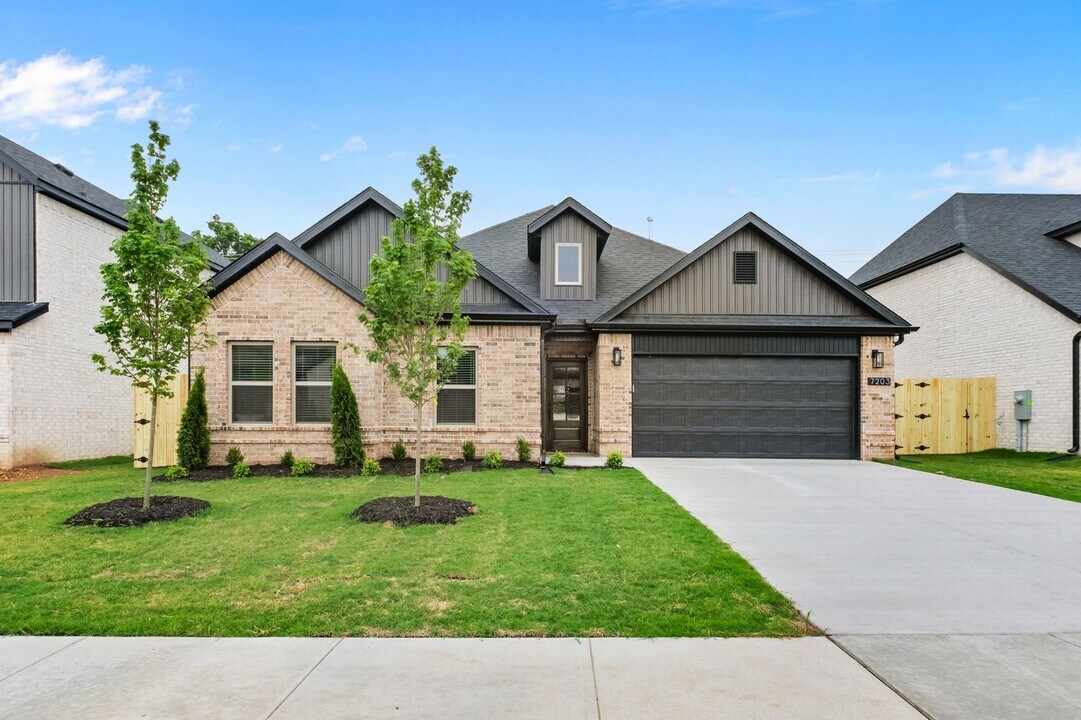 7203 SW Basswood Ave in Bentonville, AR - Building Photo