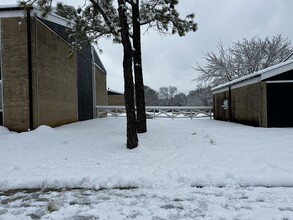 Blue Sky Apartments in Ardmore, OK - Building Photo - Building Photo