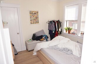 1334 Commonwealth Avenue, Unit 10 in Boston, MA - Foto de edificio - Building Photo