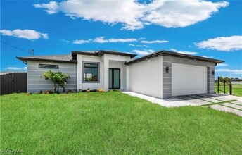 310 Diplomat Pkwy E in Cape Coral, FL - Building Photo - Building Photo