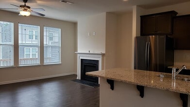 Room in Townhome on Sharonbrook Dr in Charlotte, NC - Building Photo - Building Photo
