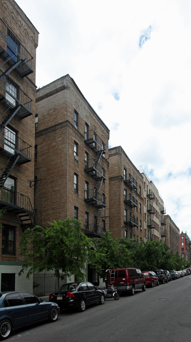 30-40 Thayer St in New York, NY - Building Photo - Building Photo