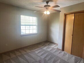 461 N Garrett St, Unit F in Siloam Springs, AR - Building Photo - Building Photo