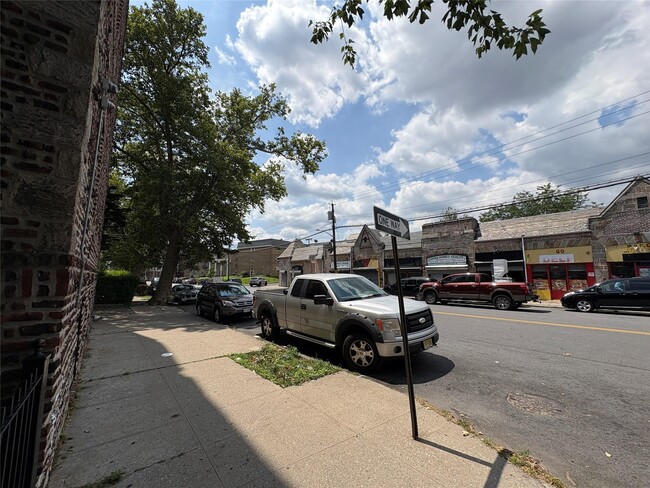 2 Amsterdam Pl in Mount Vernon, NY - Building Photo - Building Photo