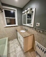 169 Walnut St, Unit 2 in Bloomfield, NJ - Foto de edificio - Building Photo